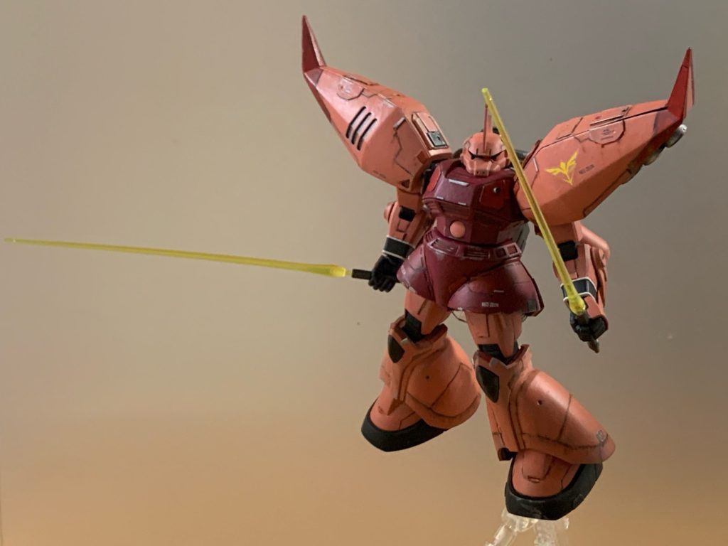 バックパックに日本のグリップが刺さっていて、抜刀できるようになってます。(デフォルト)