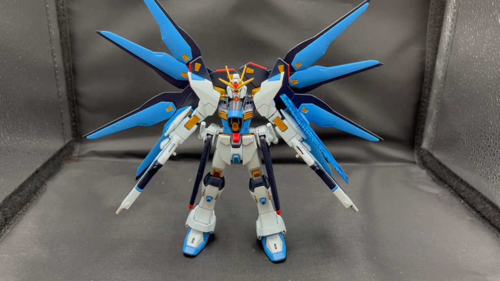 これは素立状態やっぱ造形もそうだけど個人的には腰についているビームサーベルによって腋が締められなくなっているのが一番致命的に感じます