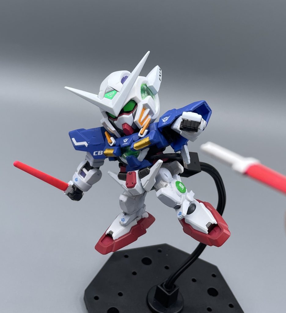 GNビームダガー 射撃は外しますが、ダガーの投擲はピカ一の命中率を誇る刹っちゃん。エクシアの危機を、ダガー投擲で何度も救ってきました。整備班は泣いているでしょうけど^^;