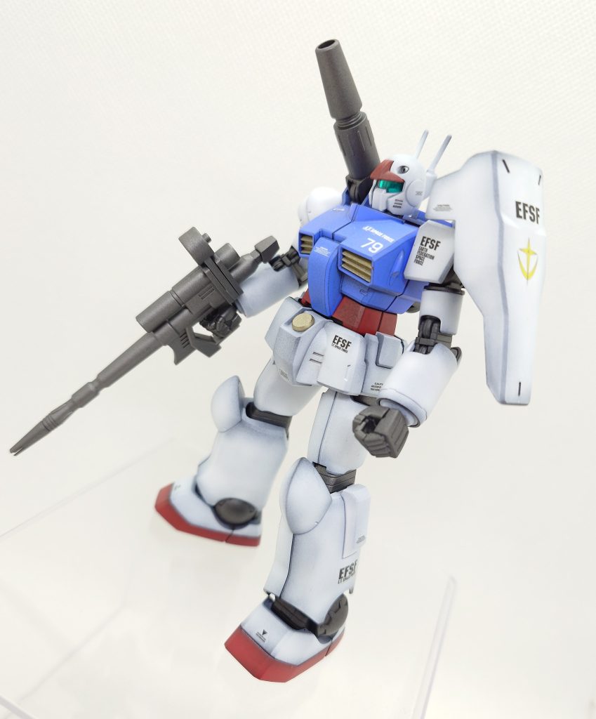 キャノン部、肩部の改造工作の後に全塗装で製作しています。メインカメラのみ光沢仕上げとし、他はつや消しトップコートで仕上げています。肩部の接続に最後まで悩みましたが、なんとかまとまって良かったです(gundam-kao6)