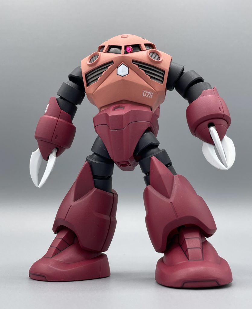 MSM-07S Z’GOK [CHAR’S CUSTOM]　ジャブローの地下に颯爽と現れた赤いヤツ・・・シャア専用ズゴックです。　ザクと同じく”S型”と位置付けられていて、選りすぐりのパーツを使用することで、カタログスペック以上の性能を引き出しているんだとか。