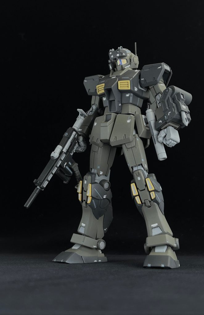 全体像です。胴体や関節周りはオリジンガンダム、バックパックや脚部はジムストライカー、頭部や肩、腰回りのパーツはジム改です。