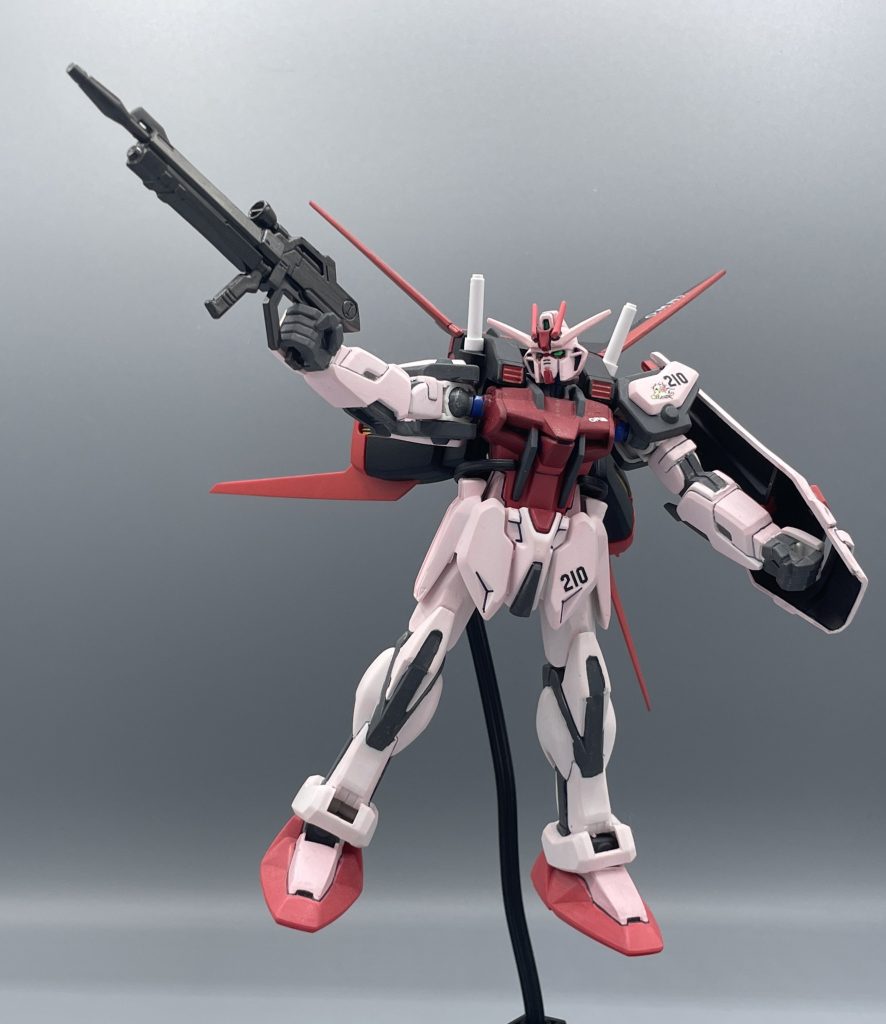 エールストライカー装備 旧HGのエールストライカーを装備。当時物のエールは、羽がトンガっていたんですよね。