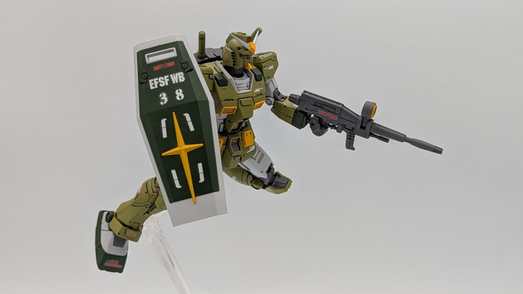 ライフルが左持ちなのは右の持ち手を無くしたからです。