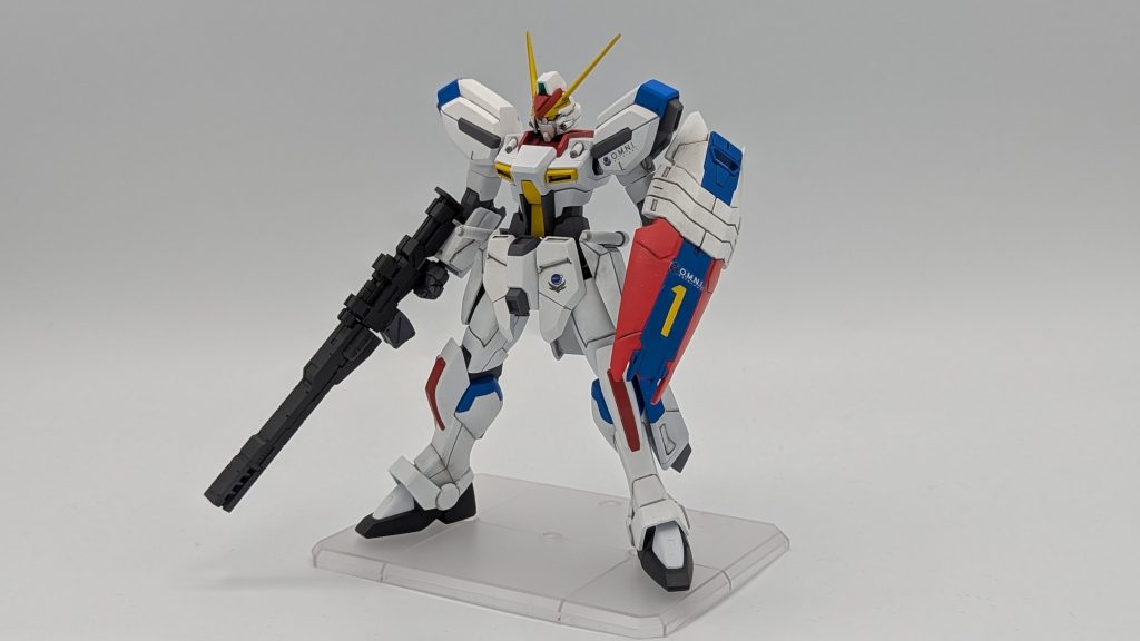 顔以外に変えた部分として本体は基本そのままですが、足が個人的に気に入らなかったのでダガーLのものに変えています。また前腕部はビルドストライクEGのものに変えました。武器は３０mmのものを適当に組み合わせてそれっぽくしています。デカールに関しては貼り始めるとゴールが毎回わからなくなるので最低限所属マークだけにしています。