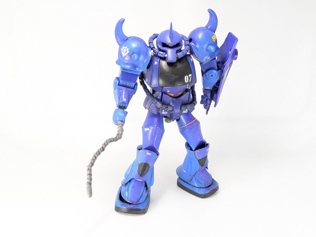 全身・モノアイ・フィンガーバルカンの可動化と肩の位置調整、脚部の幅増し、コクピット開閉ギミックetc...を行っています。足にはバネをしこみ、バリバリの山根くん仕様にしました。