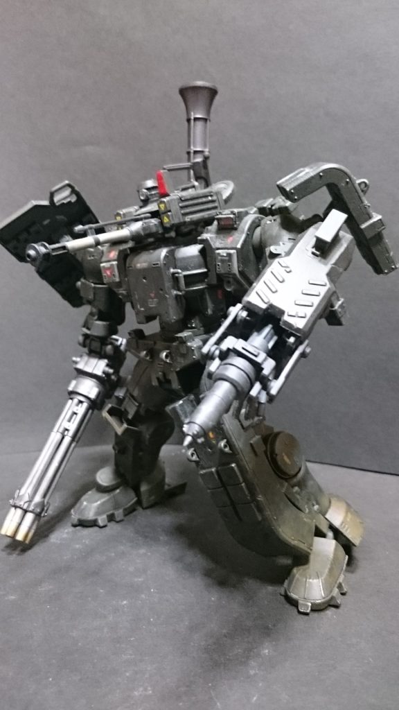 さらにプロジェクトは凍結され、開発基地は放棄、撤退…”それ”もまた放置された。誰もいない、訪れるもののない基地の奥底で”それ”は静かに存在だけしていた。人の手を離れた建造物は老朽化し、緑が全力で自己主張をし、基地は森にのまれ”それ”もまた時の中で埋もれていくはずだった。