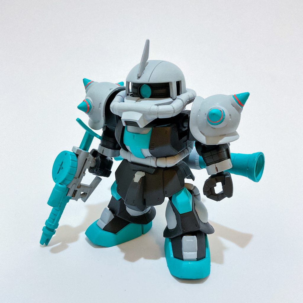 ミクグリーンっぽい色が水性ホビーカラーでは見つからなかったのでエメラルドグリーンをベースにみず色と隠し味にクリアブルーを適当に加えて調色しました。