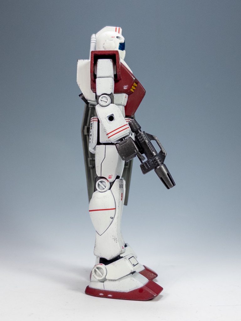 サイドビューです。珍しくサイドビューです(笑)白地に赤いラインデカールが映えますね!