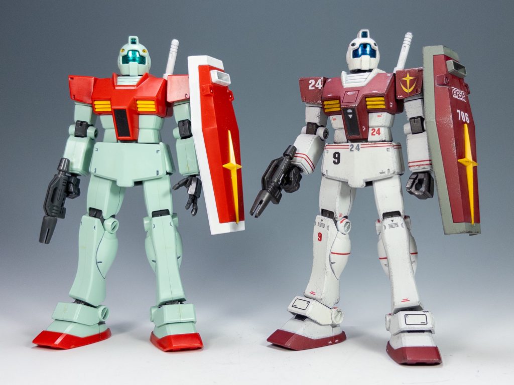 過去のパチ組みと並べて。関節は黒鉄色。赤い部分はレッドにシャア専用機レッドを混ぜたもの。シールド縁は軍艦色(1)です。メインカメラクリアパーツは、パーツ直にクリアブルーを吹いてます。ウェザリングカラーのマルチグレーでウォッシング後に、水性ホビーカラー焼鉄色でチッピングです。先人の知恵を拝借して、合わせ目消しや後ハメ加工など楽しく工作出来ました。前々からやりたかったリアルタイプジム!満足の行く出来になって良かったです!