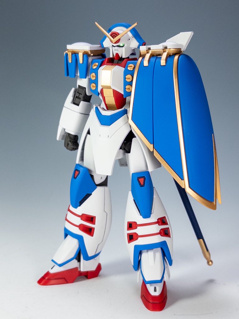 フロントビューです。黄色い成形色のパーツを、ゴールドで塗装しています。ちょっとゴージャスな感じになったでしょうか?後はつや消しのみのお手軽仕上げです。