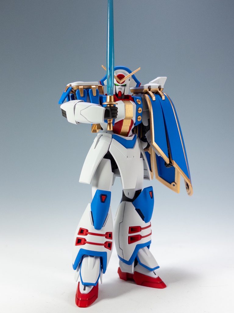 シュバリエサーベルで!実体剣なのかビームなのかよくわからない剣です(笑)キットでは珍しい水色のクリアパーツ。