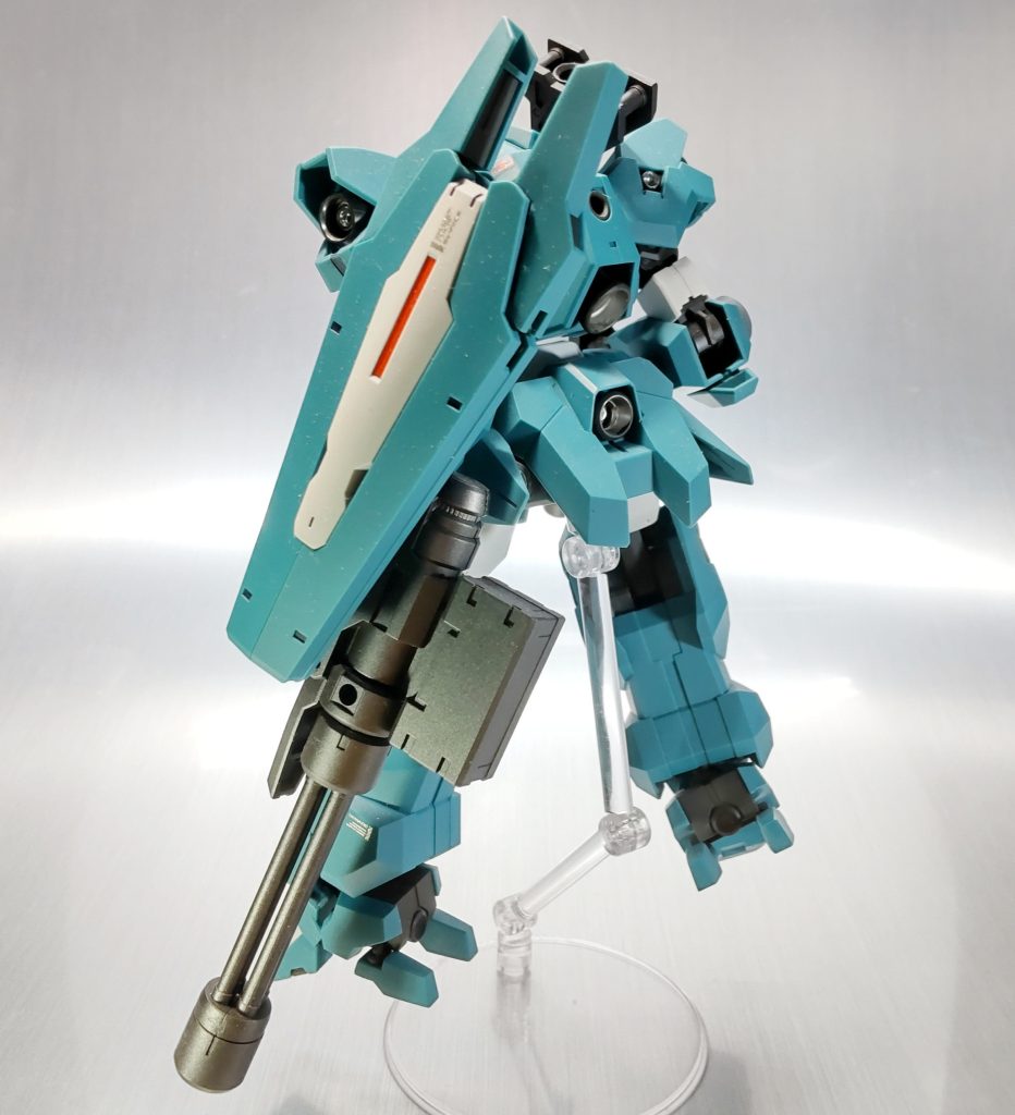 フェーズドアレイキャノンはどう見ても盾っぽいので腕に装着しました。開閉機構はイマイチ意味が不明ですが パイルバンカーやボーガンみたいな物理攻撃武器にしても良いいかも。