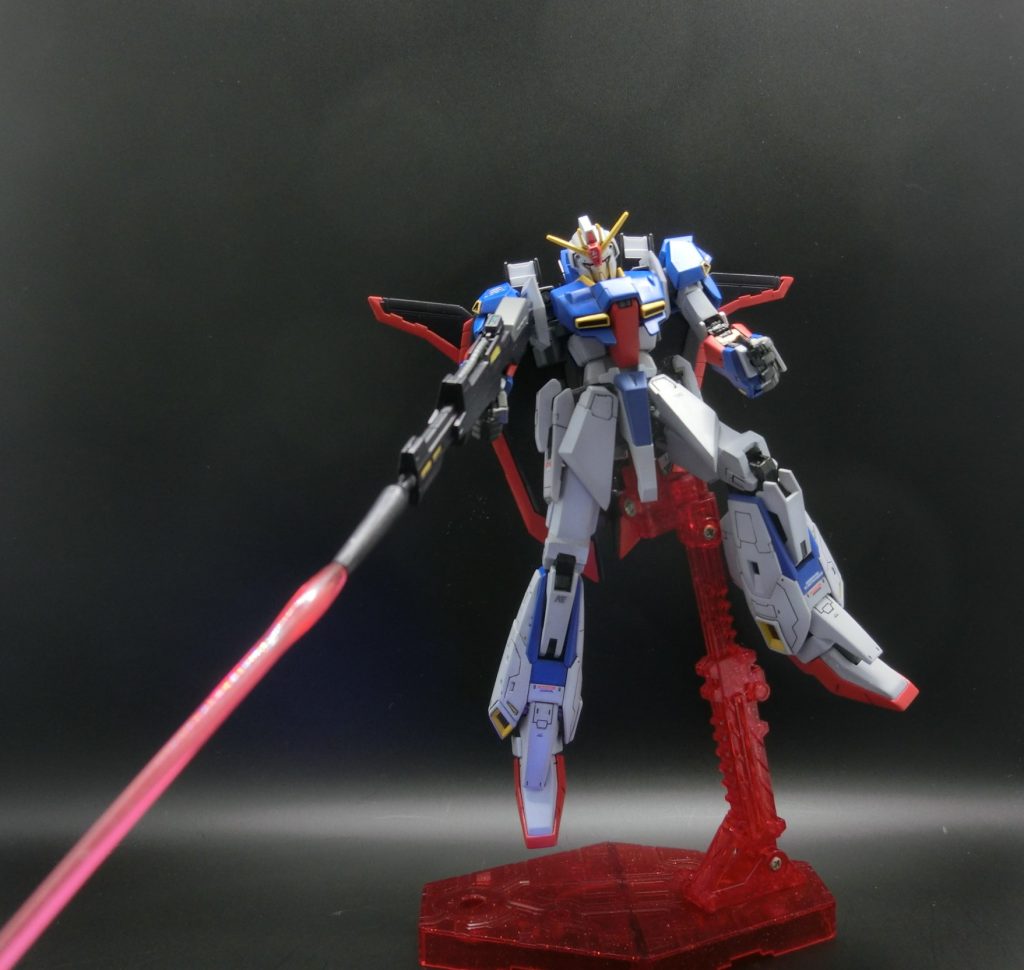 太腿より下の足、腕、バックパック、スカートはＲＧです。ＲＧのフレームが折れてしまったので、今回、ＲＧとHGUCをミキシングした次第です。 