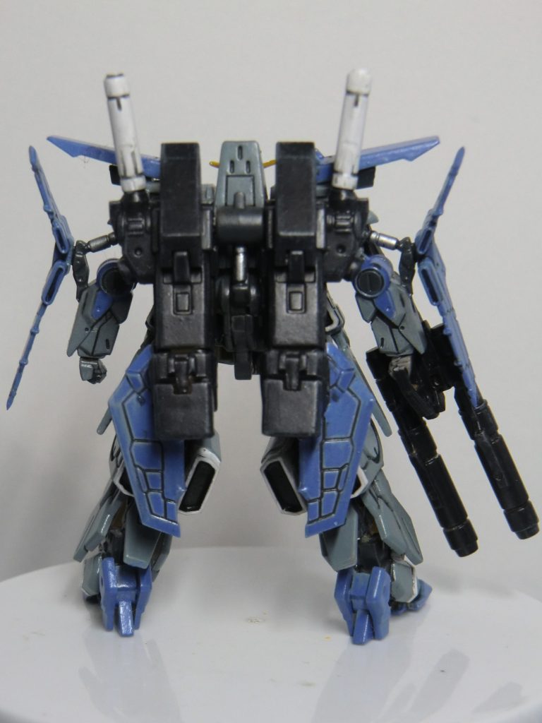 以前のスーパーガンダムがあまりにも適当すぎたために、少し真面目に塗ってます。