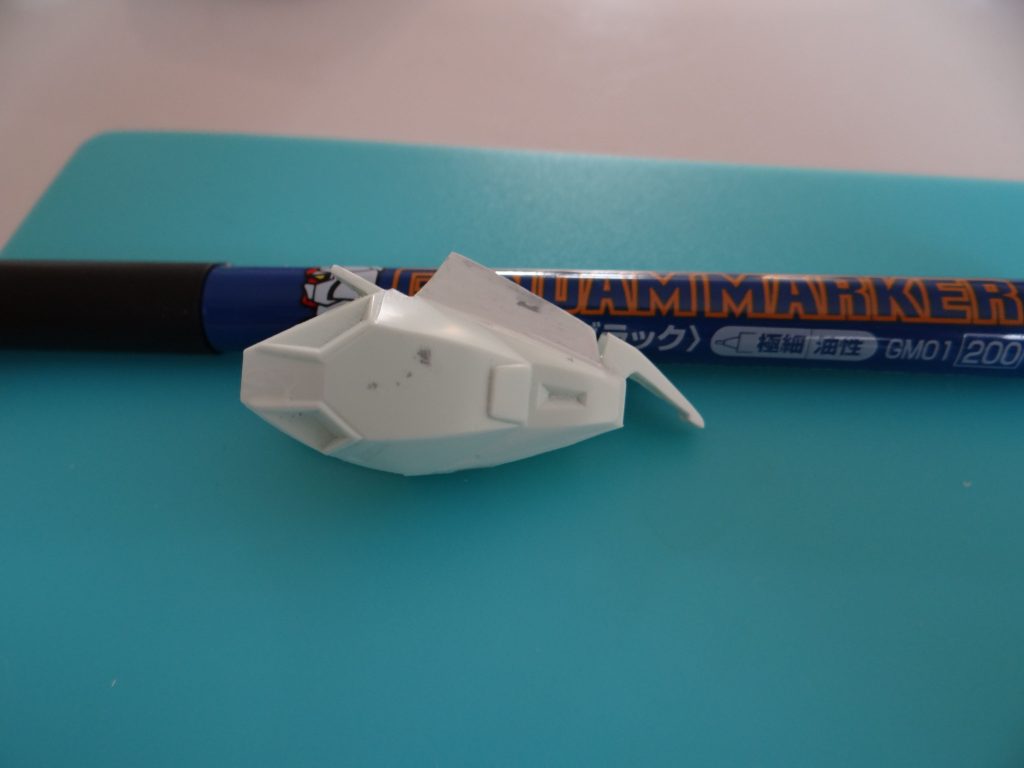 足の部分もしっかりといじっていきます。