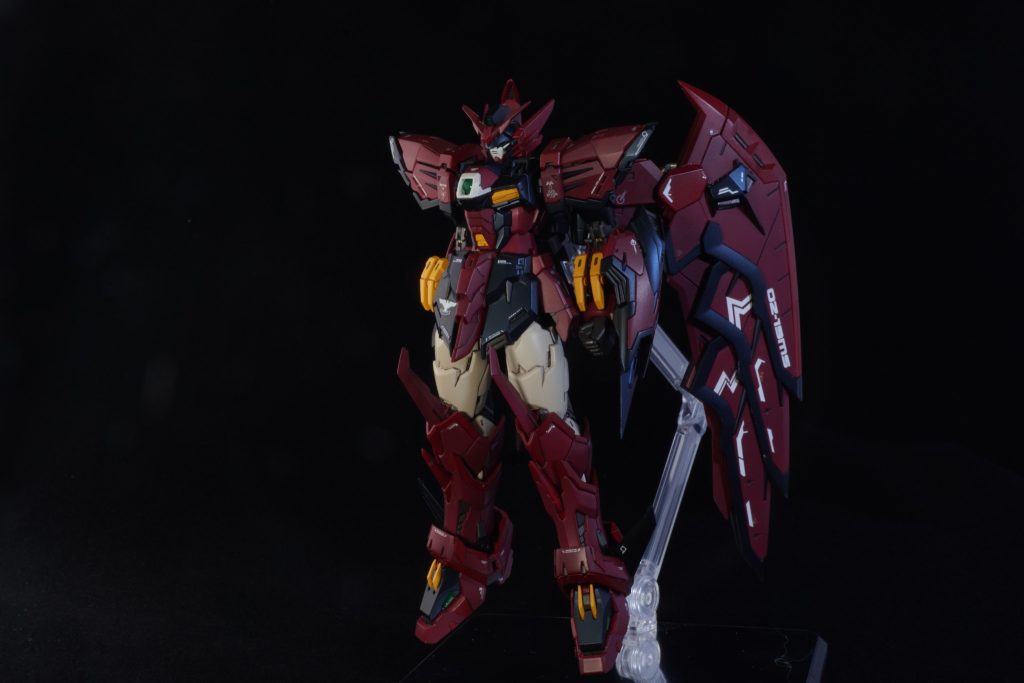 全体的な大まかなプロポーションは割と好みだったのですが、主に下記の３点が気になったので手を加えています。羽の形が原作とは全く違うものになり、更に謎デザインになった全体的に丸い感じに見える足に口がついて形が好みでないということで羽に関してはデザイン的にWゼロと同じ機動力を持つようなデザインにどうしても見えなかったので羽にバーニアっぽいものをスクラッチして足してみました。全体的な印象については極力エッジを出す形で対処してみましたが、この辺はまだ修行が足らないところ。。。。もうちょっとポイントを絞ってやったほうが良かったかなと思います。