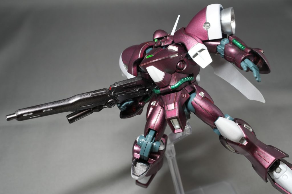 本作のテーマは1、メタリック塗装2、「ガーベラ・テトラ改」風のカラーリング3、シーマ様らしい毒のある色味・・・塗装経験少ないくせに欲張り過ぎ!
