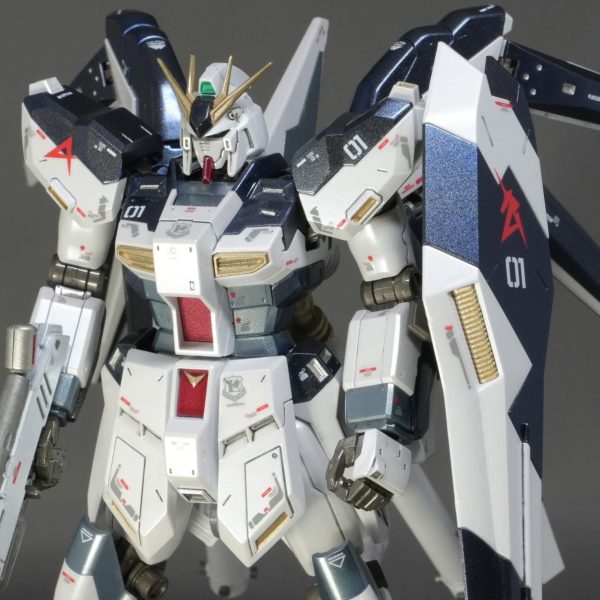 『HGUC Hi-νガンダム』を普通のνガンダムカラーにチェンジ！
