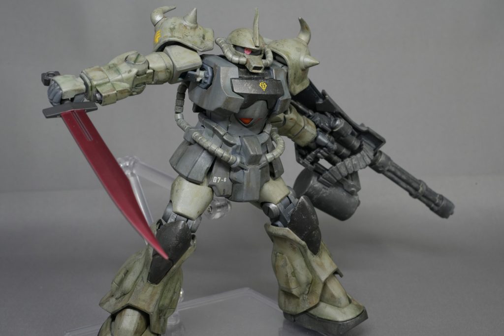 ミリタリーカラーなグフもいいじゃない。