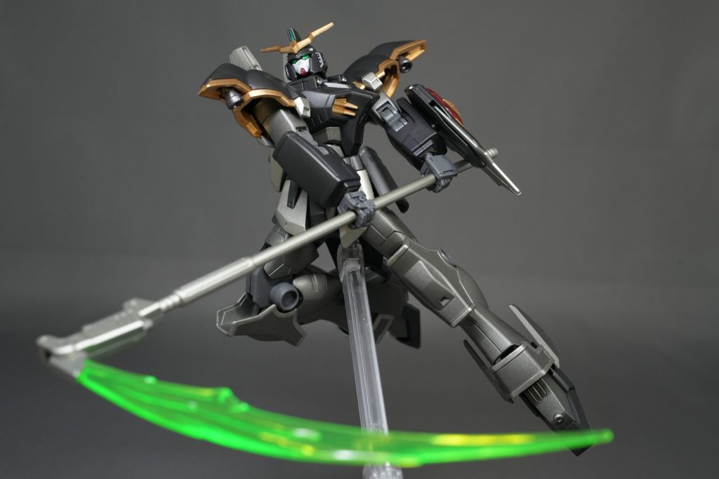 と、こんなカラーリングに・・・使った塗料は紺 →クレオス GXグラファイトブラック白 →タミヤメタリックグレイ灰 → タミヤ チタンシルバー黄 → クレオス リッチゴールド赤 → クレオス GXメタルブラッディレッド 