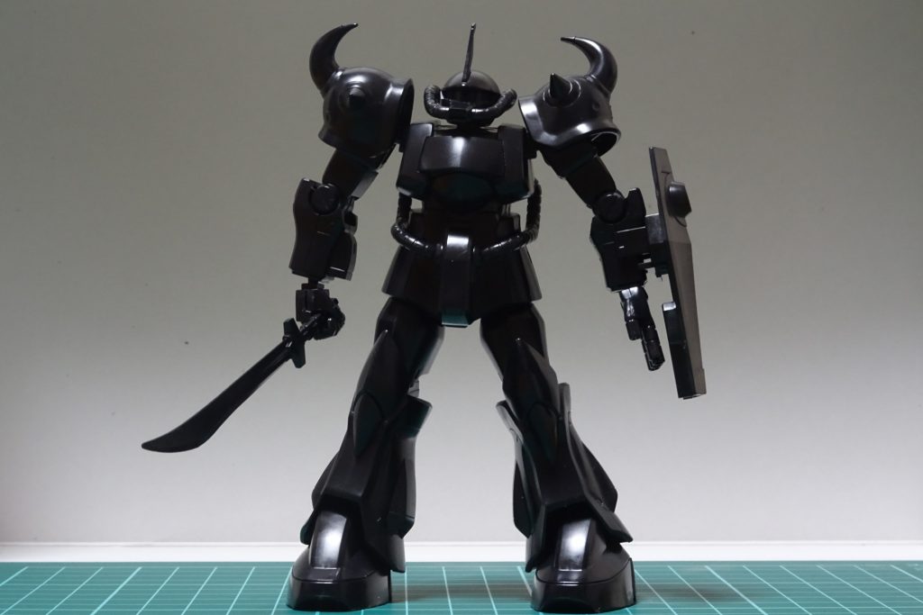 お台場に続き、静岡に等身大ガンダムが立った時にも見学に行き、エコプラのグフを買って素組みしたものを友人から貰った記憶があり、久々にガンプラ復活する際に発掘した。どうやら15年近く眠っていたようだ。