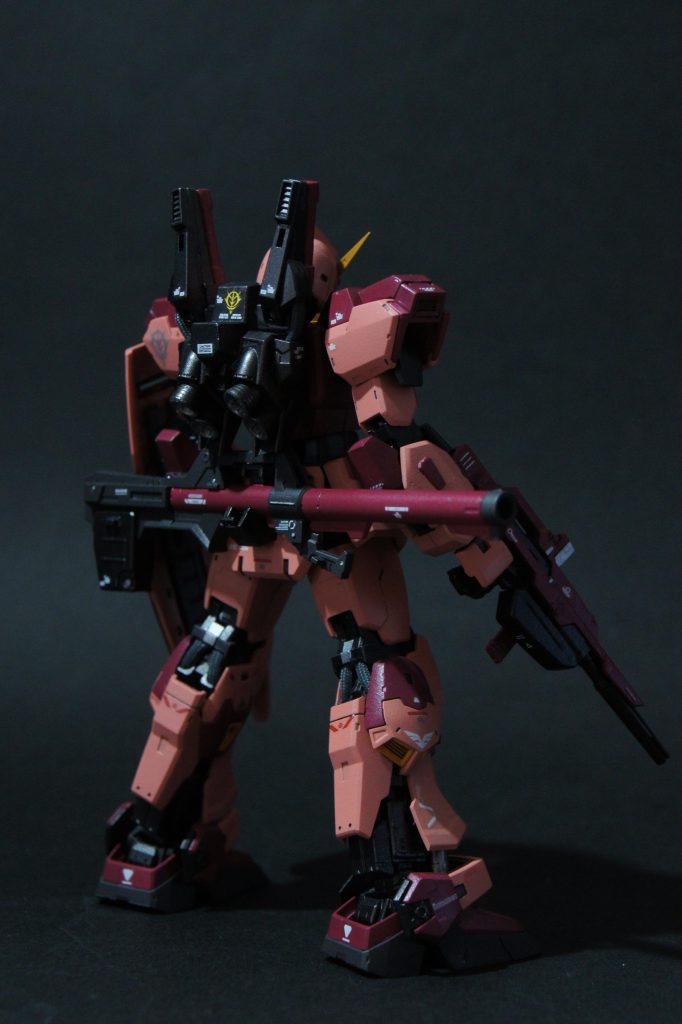 背部です。こちら側は目立った改修はしていませんが、腕後部と肘裏装甲を2mm延長しています。