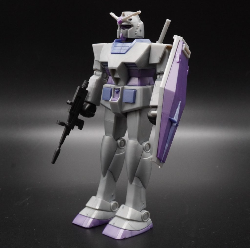 全パーツメタリック仕様なので、とにかく、ゲート跡とウェルドラインのオンパレード(^_^;)ヤスリ掛けても、消えません。どうしようもありません。限定キットでなければ、全塗装したいですね。