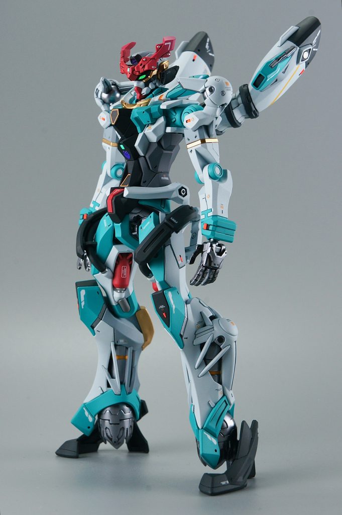 ジークアクス、組み上げてみると、脚部の構造とフォルムがむちゃくちゃカッコいいですね！ 色んなマテリアルが絡み合う様子も大好物です