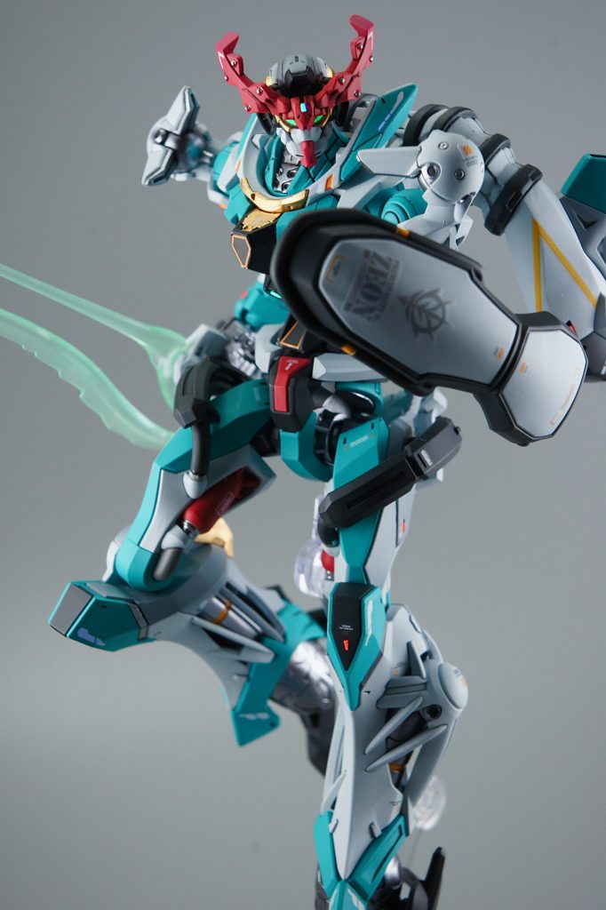 ジオン機でいいんだよな…？と不安になりながらデカールを貼りました。