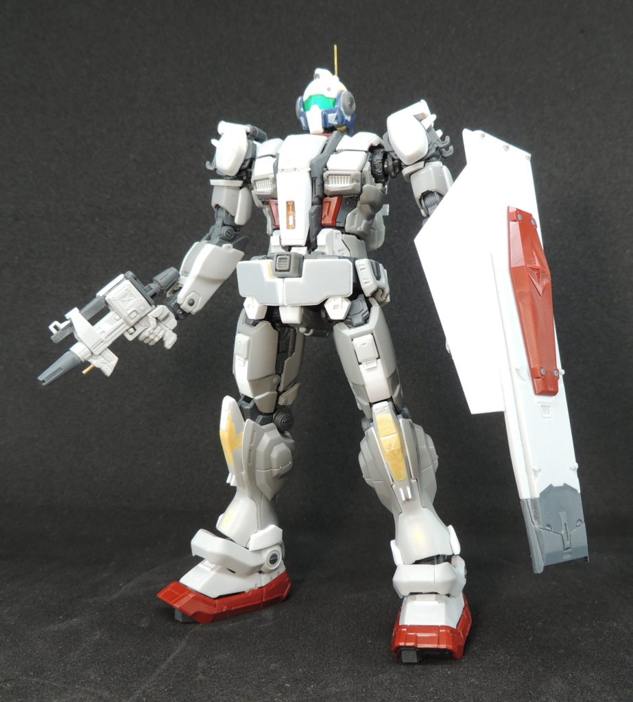 ■仮組形状変更は、プラ板、プラ材、エポキシパテを用いました。前回のガンダムEXの製作経験を生かし、好みで腕部を短縮化。人間的なプロポーションに調整しています。