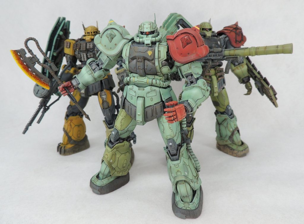 余剰パーツを用い、ダブルでショルダーアーマーを装備させてみました。ちょっとしたバリエーションを施すのも、模型的な楽しみ方の一つだと思います。