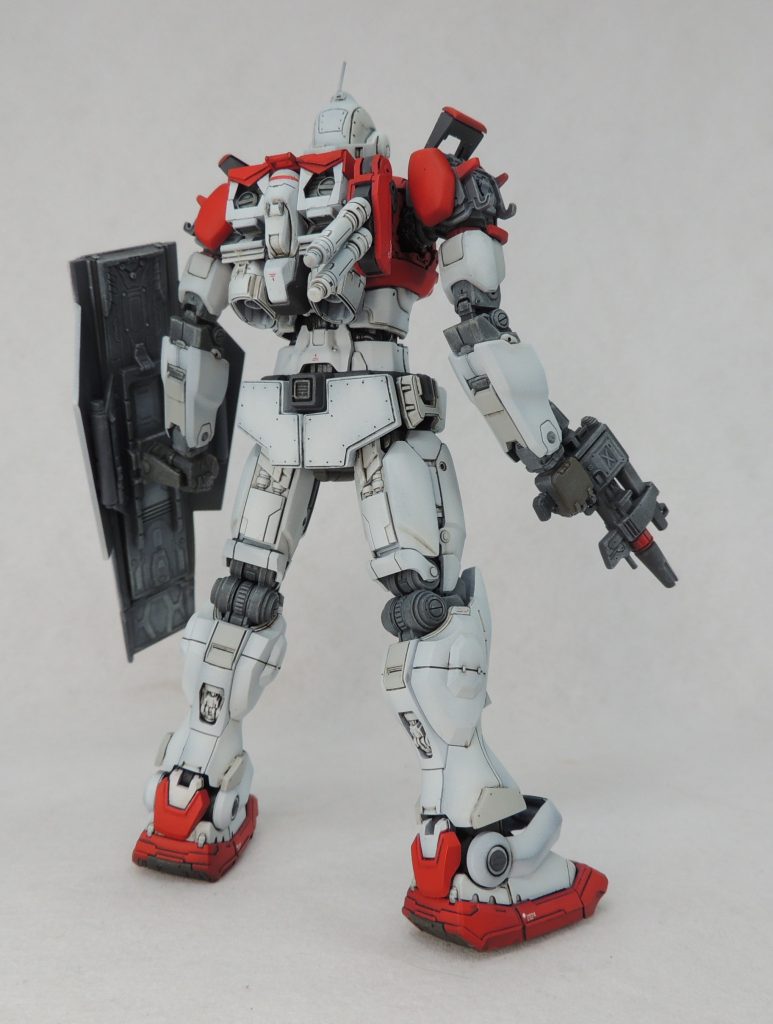 ■製作のコンセプトガンダムEXのキットの持ち味を生かしつつ、足し算よりも引き算を心がけたモデリングを行うことにしました。また、ディティールが判然としなかった部分は想像力で補い、現場合わせで模型的なアレンジを加えることにしました。