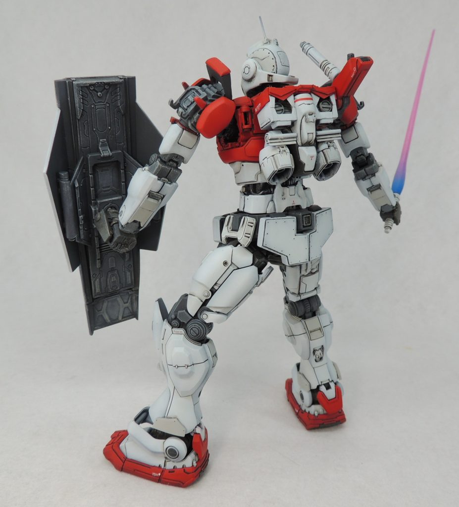 ■ビーム・サーベル発光部は、蛍光ピンクと蛍光ブルーをエアブラシで吹き付けました。