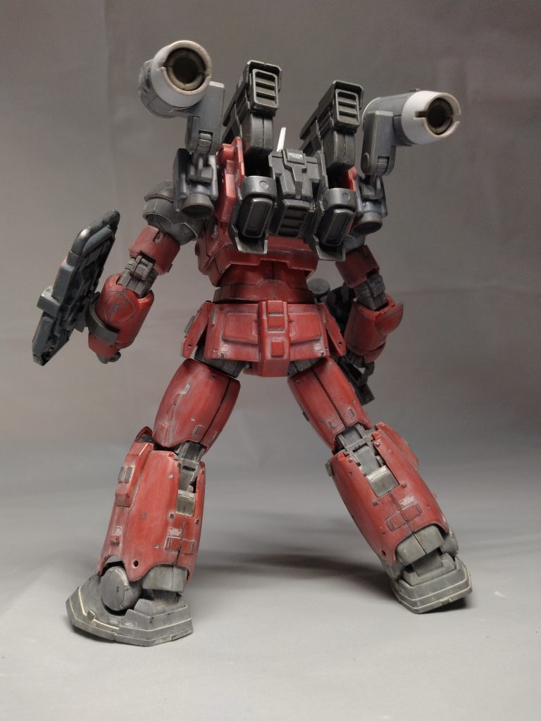 スプレーミサイルランチャー(以下スプレー)とキャノンの選択ができますが、自分としてはキャノンスタイルでしか飾らないと思い、スプレーがもったいないので同時運用できるようにしちゃいました!これで火力もかなりアップ!あと余剰パーツでシールド接続部が入ってるのでシールドも作成。かなり強くなった気がします。