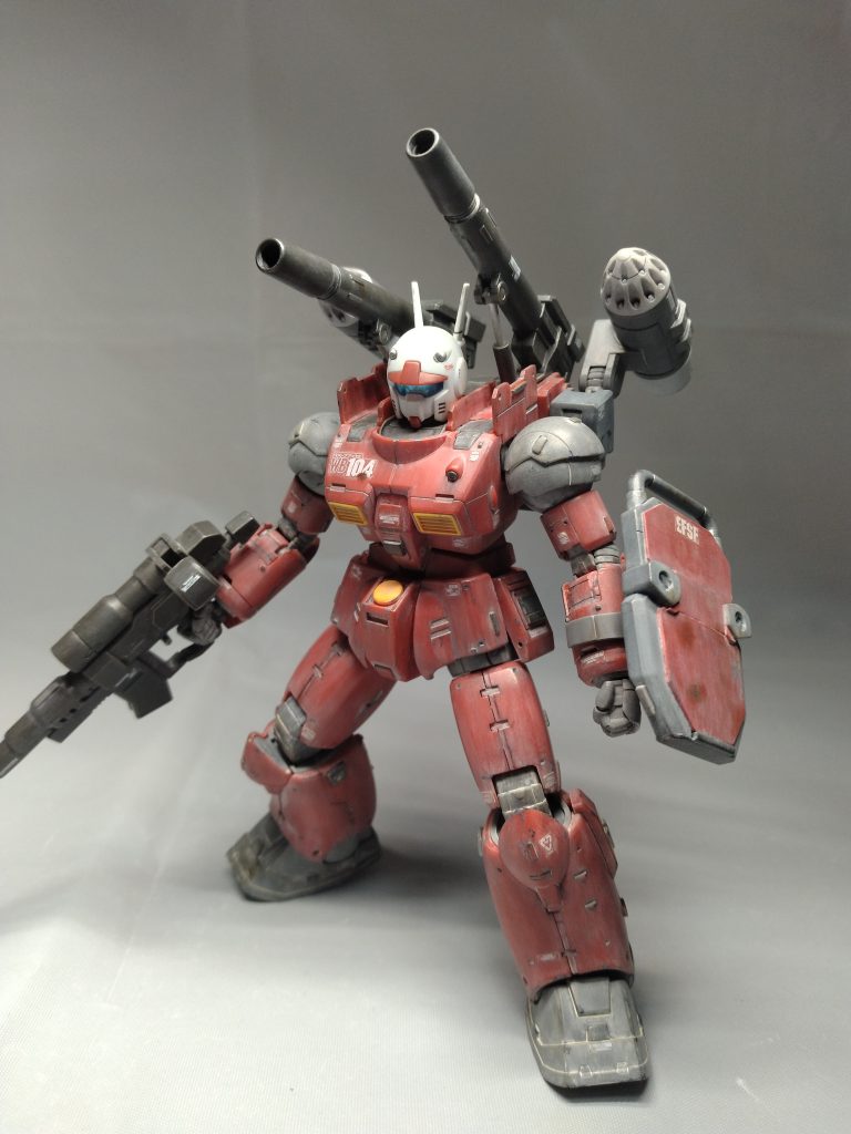 基本塗装はせず、成形色にスジボリとランナータグでデティール追加。ガンダムマーカのリアルタッチブラウンとMrウェザリングカラーのホワイトダストで主に仕上げてます。フィルタリキッドのグレーズレッドで下地塗りをしましたが、あまり効果なかったですね…