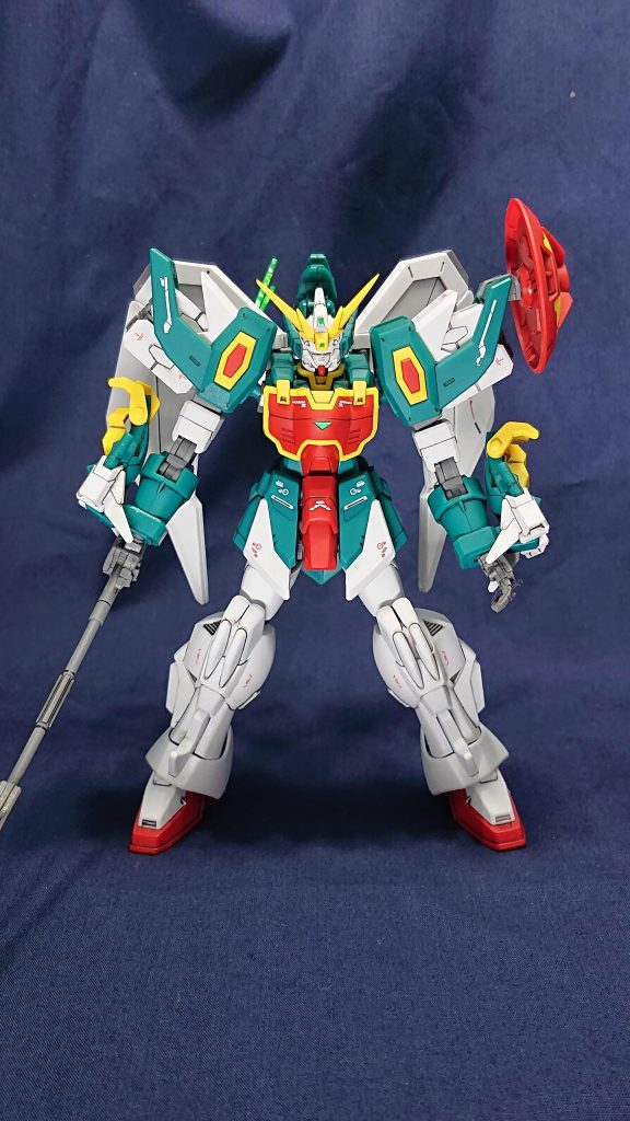 張五飛が登場するシェンロンガンダムの発展機です。アンテナシャープ化し、墨入れとデカール、部分塗装と艶消ししました。