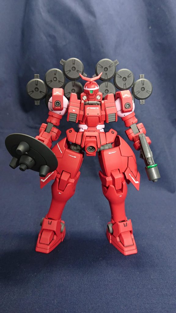 劇中、主役のヒイロが乗ることになった防御特化の機体ですね。スーファミの格闘ゲームでは何故かノインが乗ってました。アンテナシャープ化し、墨入れとデカール、部分塗装と艶消ししました。