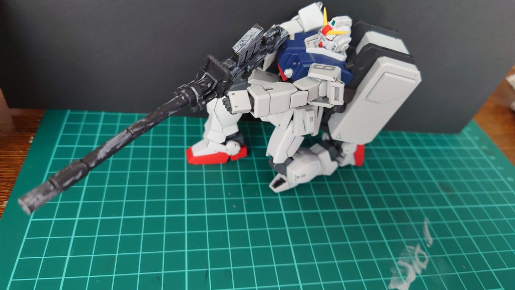 V字アンテナのシャープかと顔周り等の墨入れを納得するまでやり直しました。