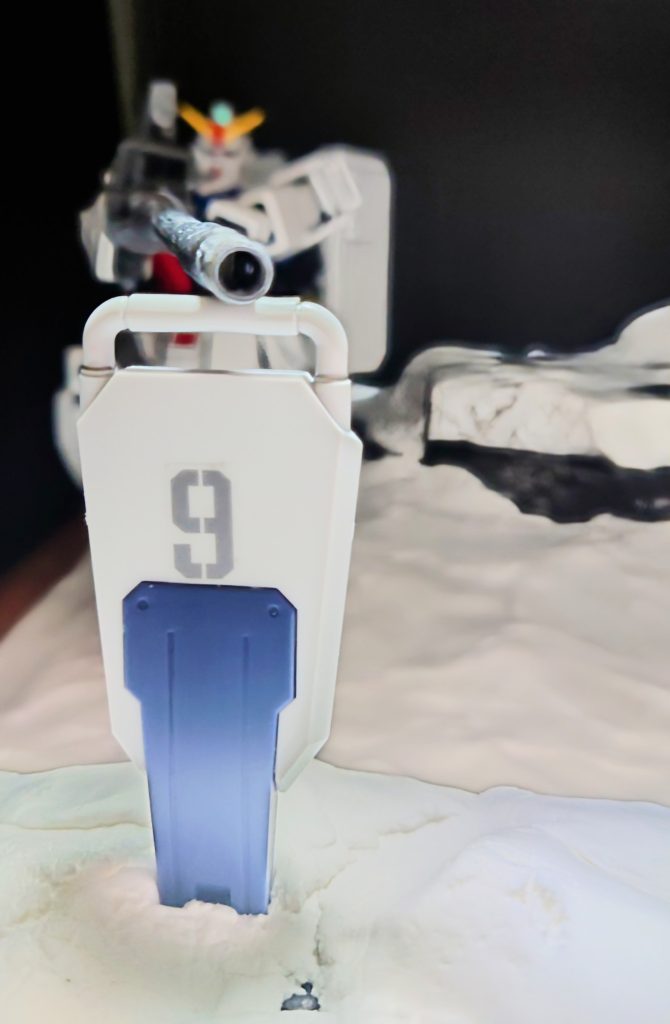 砲塔も雪原ぽくしてみました。シールド上部も雪原の為グレーにせず白くしました。ガンダムマーカー仕様