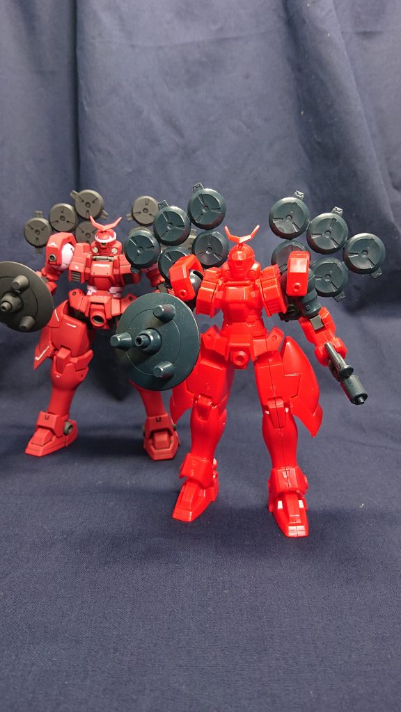 再販した旧キットとシールも貼ってないので真っ赤っかです