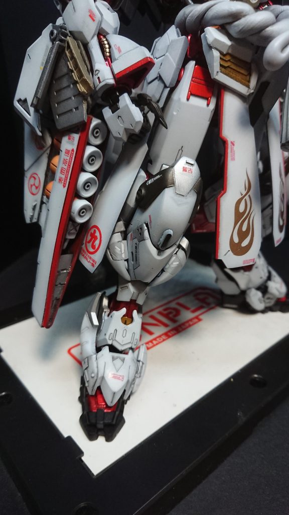 ■制作足、バルバトスのフレームにパテやジャンクでオリジナルに仕上げました振袖、フルクロスのボーガンからプラ板でディテール、形に仕上げました。