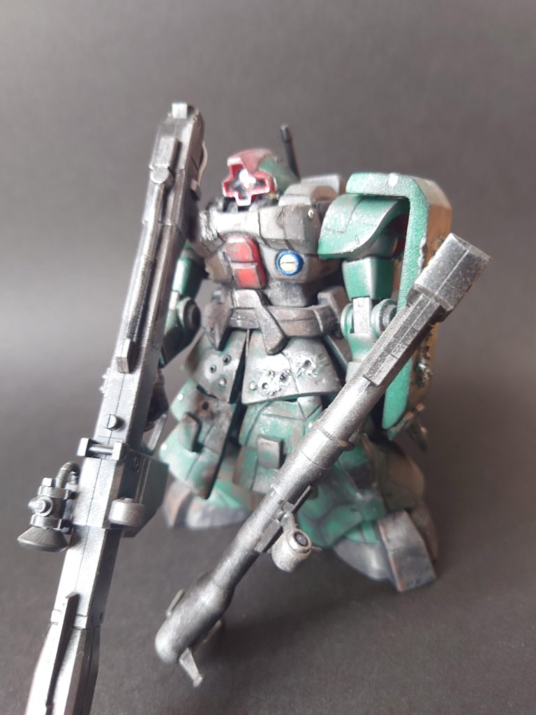 オマケのドム…これも最初の方に作ったやつですね…エポパテで装甲増やそみたいなノリで作ったのですが…器具類も揃って無くて表面とか整面とか論外‼️しかも盛りまくって重いw文鎮なの？くらいですまぁでもその時は頑張ったんでしょうwもう少し載っけて無い素組みの子もあるんですが又おいおい見ていただけたらなと思います。制作中のやつも合わせて又ご覧頂けたら幸いです(  ˙꒳​˙  )