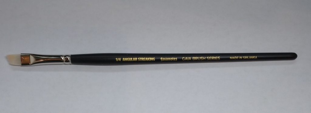 サビが垂れた箇所は「ストレーキング筆」を使いました。簡単にキレイに汚れが垂れた感じを出せます。同じことは、使い古しの平筆でもできると思いますが、初心者なればこそ専用工具に頼るのも大事かなと思いました。 なお、7色準備した緑色のうち、4色は使用し、残り3色は使わないまま…ウェザリング中にそれに気づいて「もったいなかったな…😰」と思っていた矢先、中古店でジャンクパーツを見つけ、ひらめき😃💡ました。↓↓