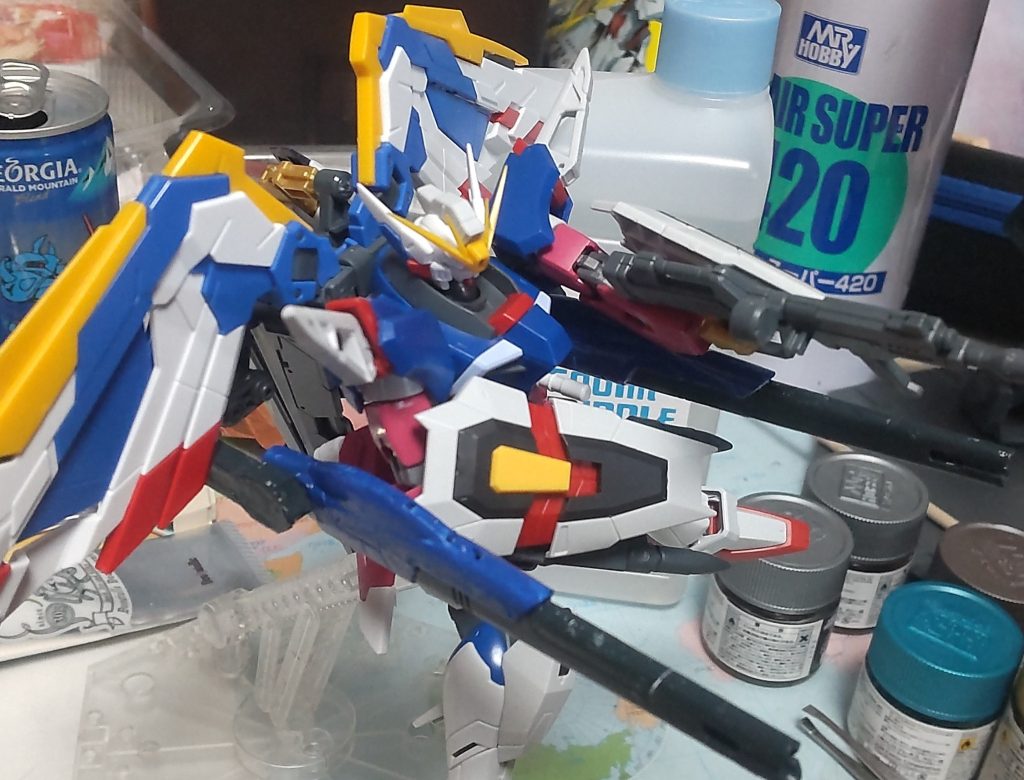 初期案。この頃はまだライフルも普通でバックパックの砲も細かったです。あとほぼ見えないけどこのときはコトブキヤの剣積んでます。