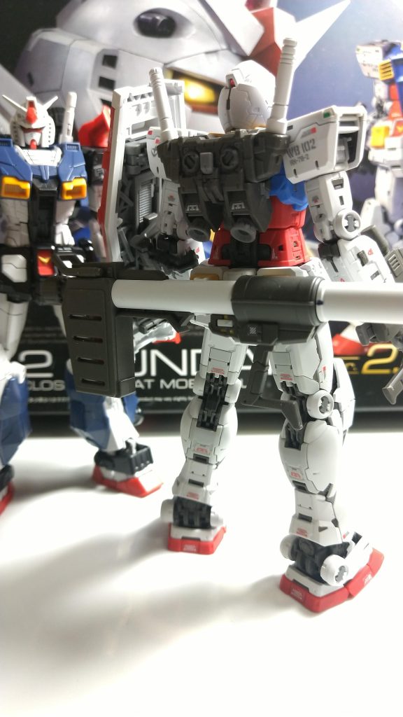 rg ガンダム　ver2.0–3枚目/制作者：鈴木 英介