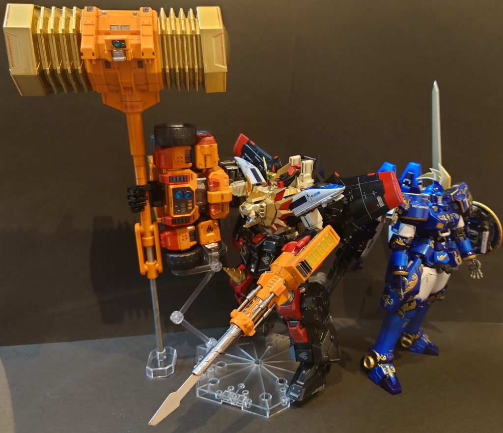 仲間の魔神の金槌を装備した戦士ガオガイガーと