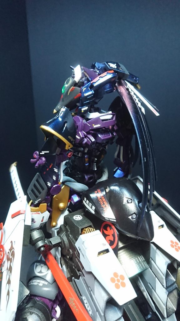 背中のディテール!ベースはアストレイです