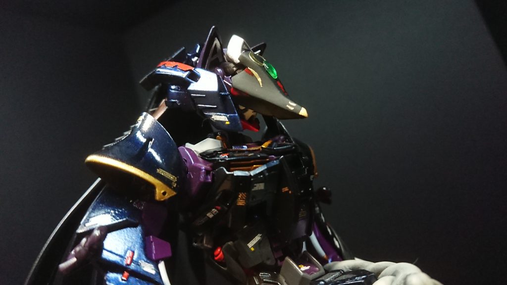 頭部狐のお面はヘイルズ同様バイザーユニットと同じです