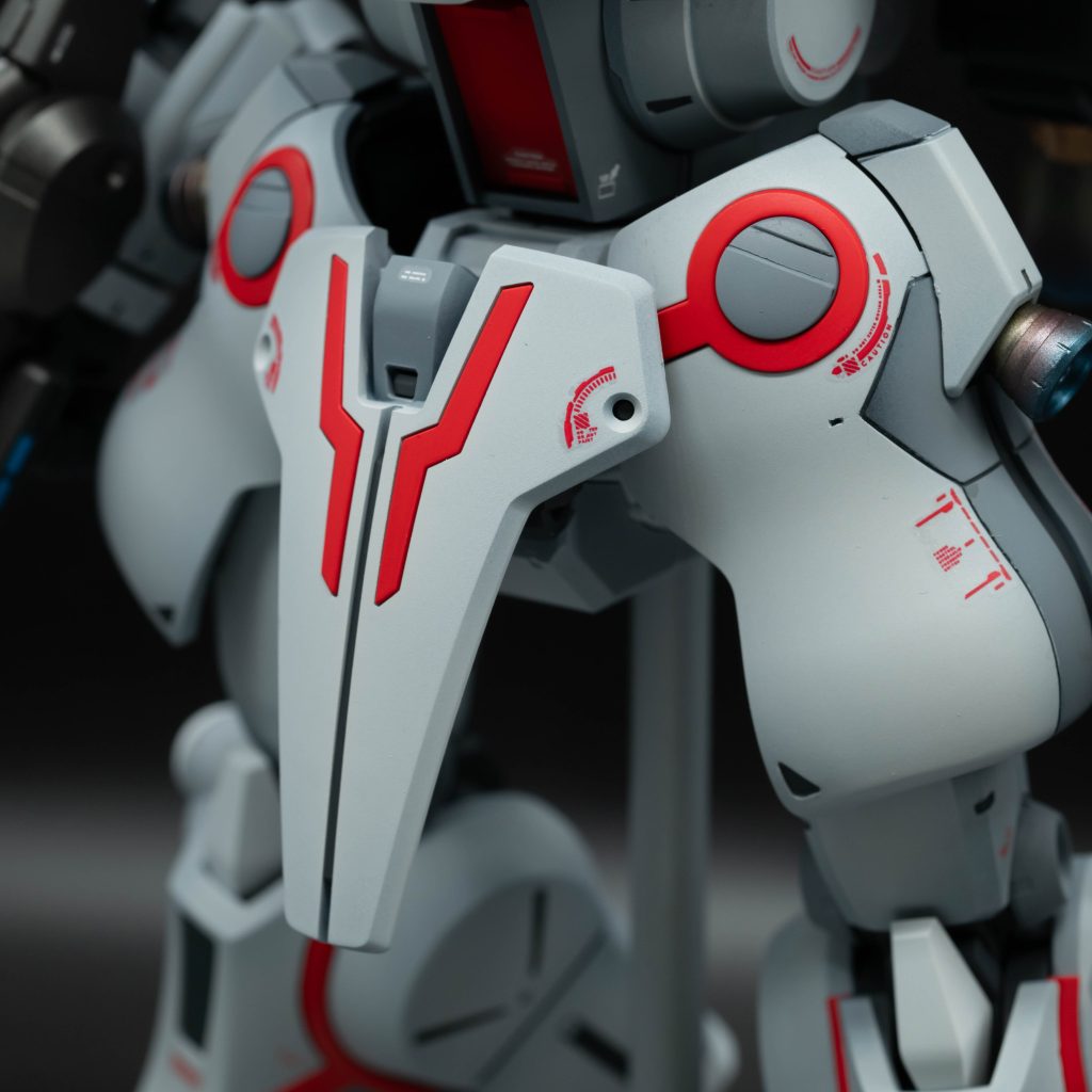 実はあまりセンチネル作品は詳しくないのですが、連邦カラーと言うことでヒロイックに仕上げようと心がけて差し色には鮮明なレッドを使いました。